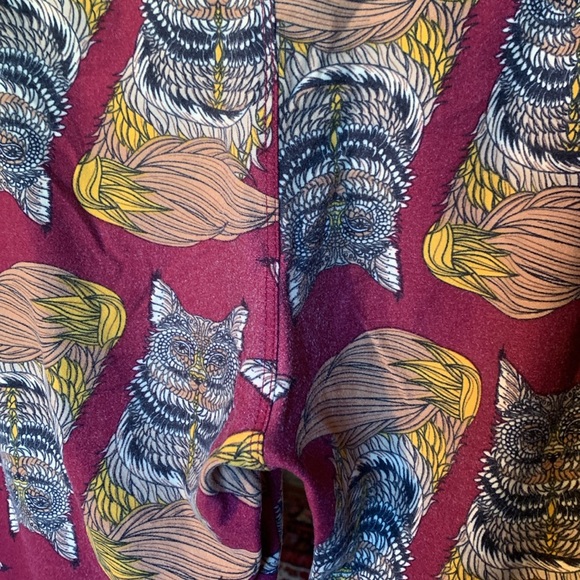 LuLaRoe retired rare “Griffin” leggings. Buttery soft & super stretchy! One size - Picture 3 of 3